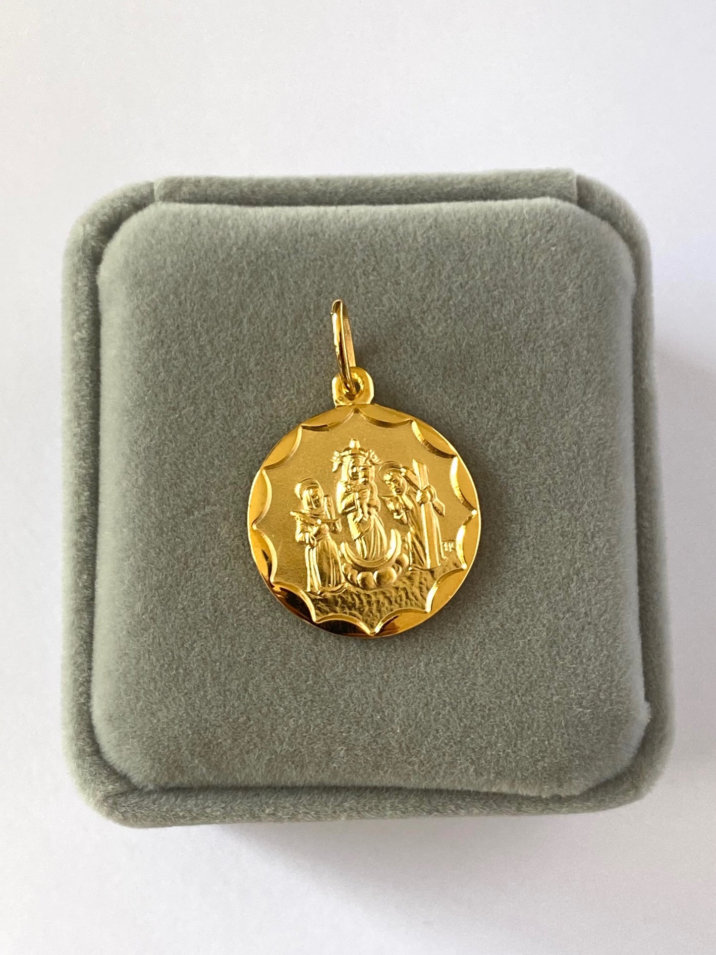 Medalla Fundida de la Virgen de Chiquinquirá 2.1 cm