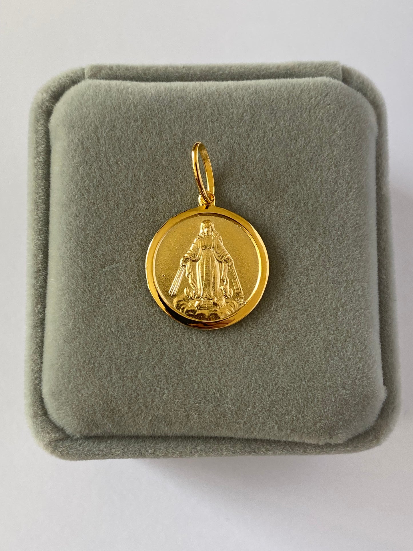 Medalla Fundida de la Virgen de la Milagrosa 1.8 cm