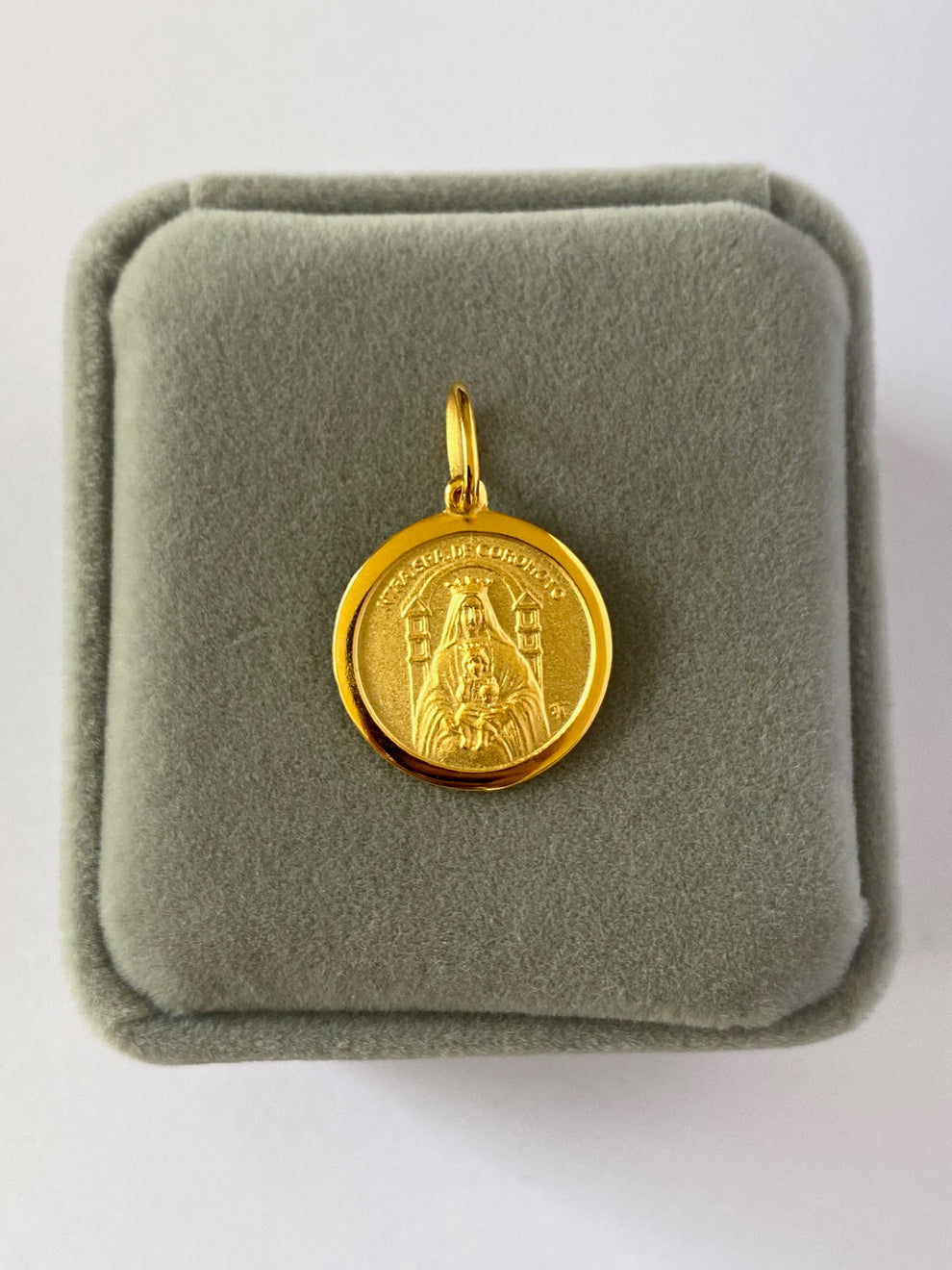 Medalla Fundida Virgen de Coromoto – Circus Fine Jewelry