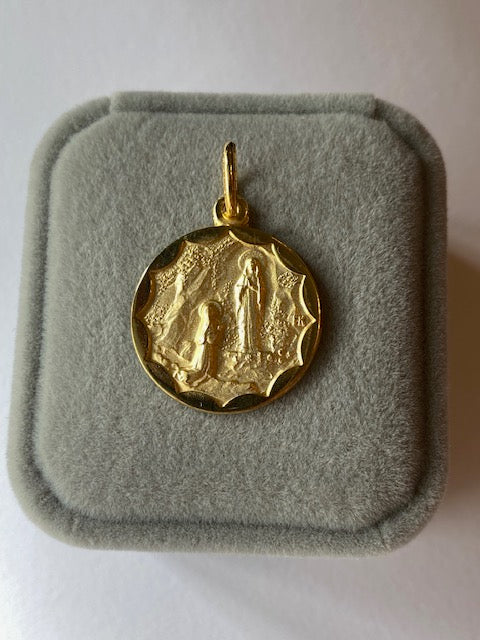 Medalla Fundida de la Virgen de Lourdes 2.1 cm